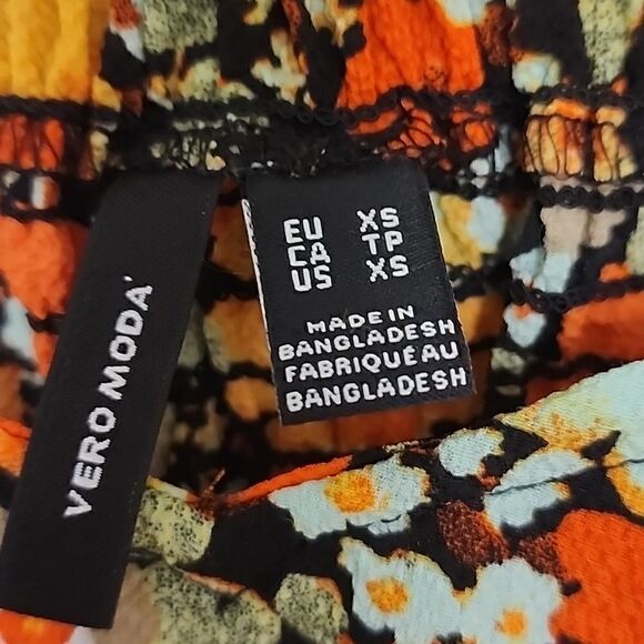 Vera Moda Sweetheart neck crop top - Picture 3 of 5